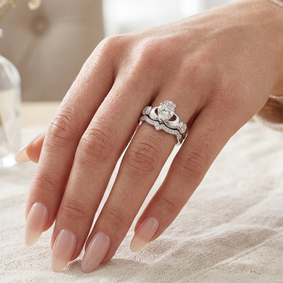 9ct Gold Claddagh Ring-CL34W