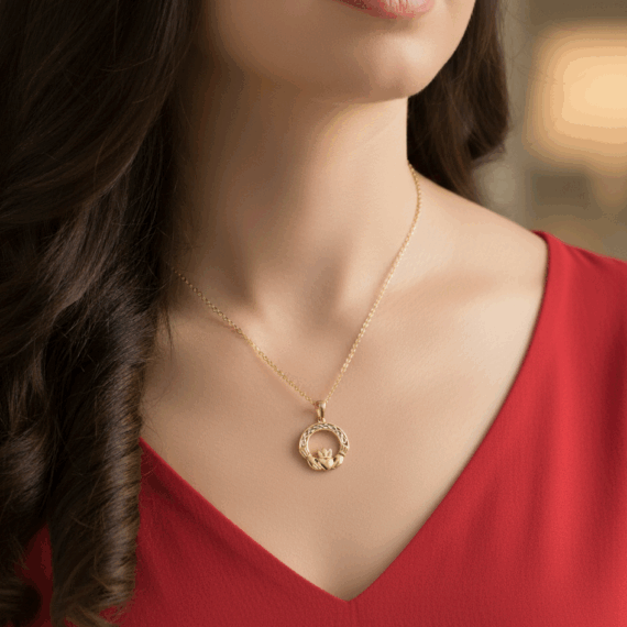 9ct gold claddagh pendant-p025