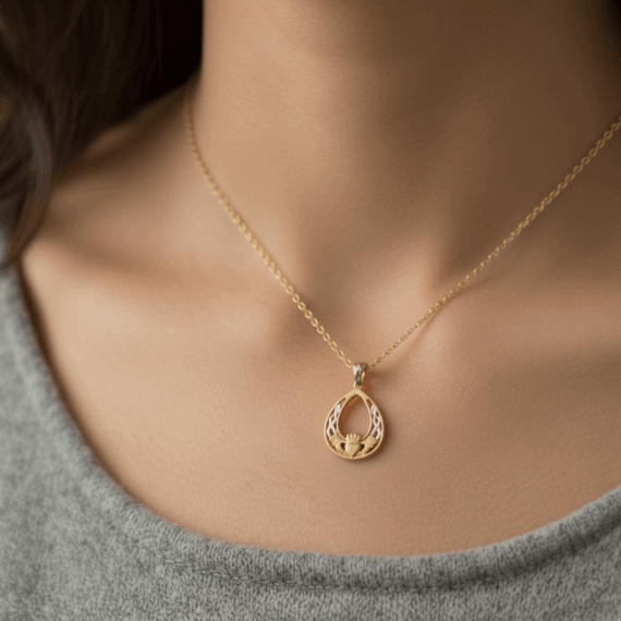 9ct gold claddagh pendant-p031