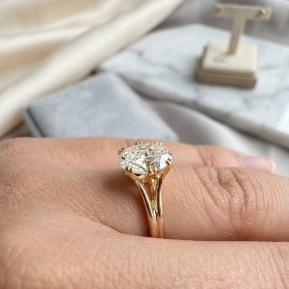 18ct Gold Split Shoulder Oval Lab Diamond Engagement Ring-DPL784side image